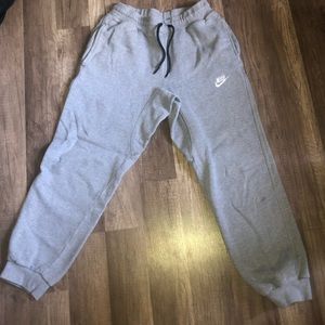 GREY NIKE SWEATPANTS